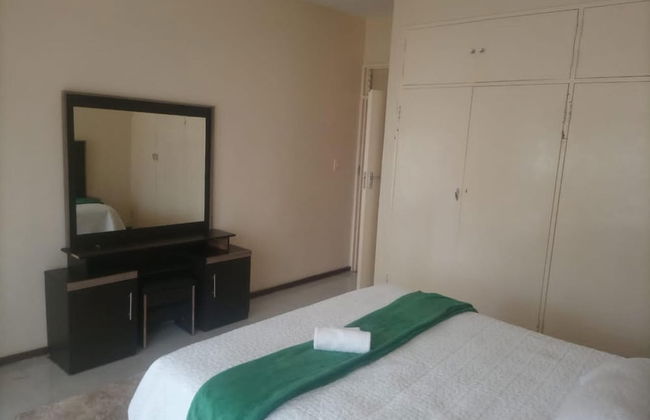 Spacious Executive Holiday Apartment In Bulawayo - Photo 9