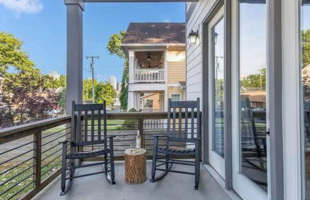 The Maple House - Huge Backyard & Mins to Broadway - Foto 68