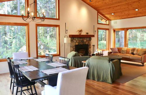 Lux, designer 8-acre retreat with private creek - Foto 4