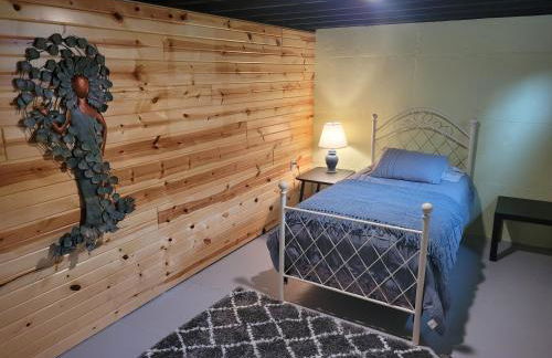 The Lily Pad on Benzie Blvd - Super Cute! - Foto 46