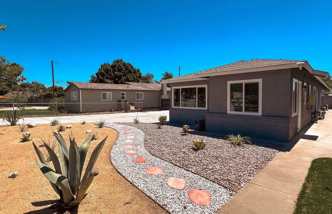 Modern Retreat With Spacious Yard & Cozy Interiors - Photo 38