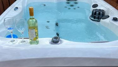 Holly Cabin with Hot Tub - Foto 2