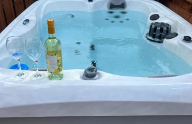 Holly Cabin with Hot Tub - Foto 2