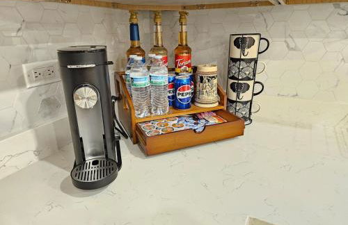 Luxury 4BR near Six Flags & Naval Base - Foto 33