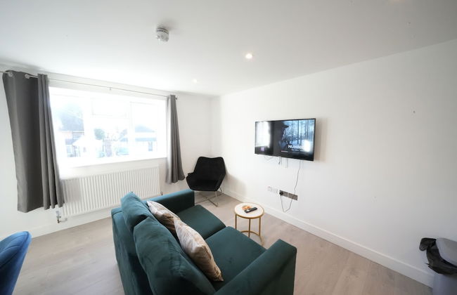 Heathrow Charge and Go - Photo 57