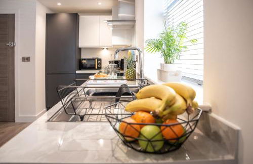 Welcome - BUSINESS or PLEASURE! Southampton 'City Vibes' # Stylish Apartment with Outdoor Courtyard! 1-4 Guests BOOK YOUR CITY BREAK or PRE-CRUISE STAY! CLOSE TO MAYFLOWER THEATRE, UNIVERSITIES, CRUISE TERMINALS, HOSPITALS & SHOPS! - Photo 35