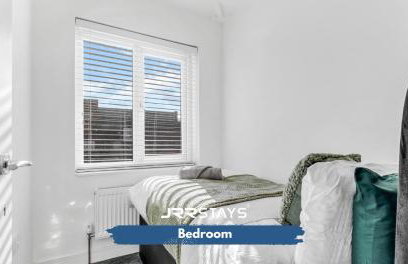 Tipton 3 Bedroom House Garden Sleeps 7 - JRR Stays - Foto 34