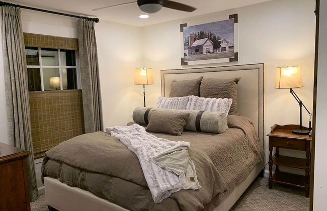 Five-star Historic Boyd Harvey Carriage House 2 Bedroom Home by RedAwning - Foto 9