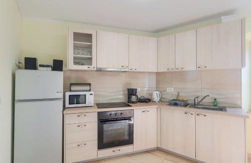 Mediterranes Apartment mit Panoramablick, Pool, Privatparkplatz, Grill - Photo 19