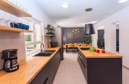 VILLA ALMIC with heated pool, 5 bedrooms, Gaming room, a multi-use playground court - Photo 13