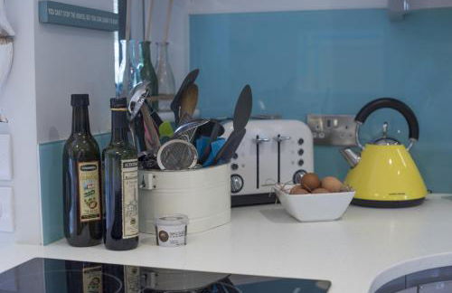 Two Bare Feet - Photo 13