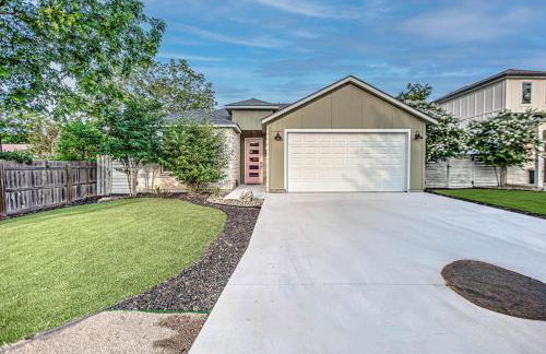 6BD Retreat for 14 with Fire Pit Patio & Lake Access - Foto 7