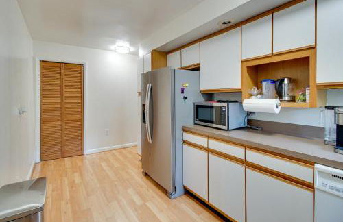 Walk to Beach Charming Maryland Home with Yard! - Foto 7