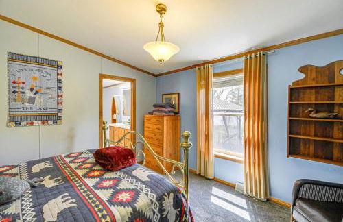 Waterfront Family Home with Yard on Portage Lake - Foto 13