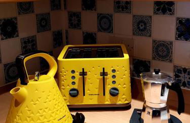 Lichfield 2-bed whole apartment - Foto 5