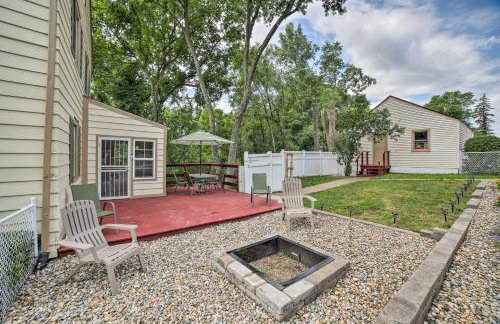 Pet-Friendly Lake Getaway 1 Block to Beach! - Foto 26