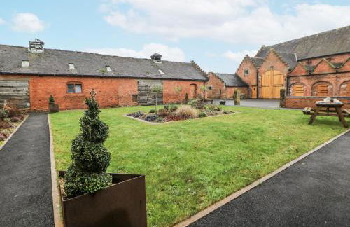 Courtyard View - Photo 2