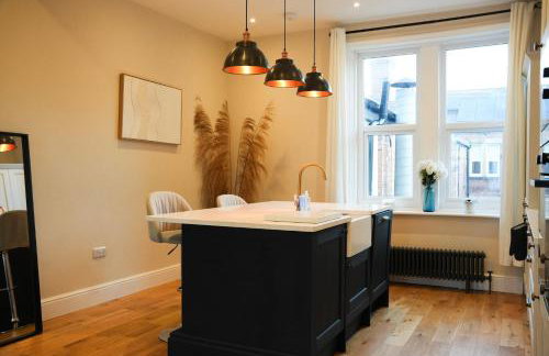 Modern 2 Bed 2 Bath Apartment in Prime Jesmond Location - Photo 8