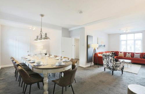 Large Luxury Home in Solihull - Sleeps 14 near NEC & BHX - Foto 1