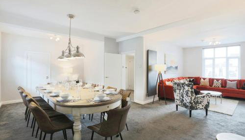 Large Luxury Home in Solihull - Sleeps 14 near NEC & BHX - Foto 1