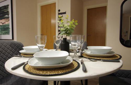 2 Bed 2 Bath Apartment Close to City Ctre Sleeps 5 -Free Parking - Foto 12