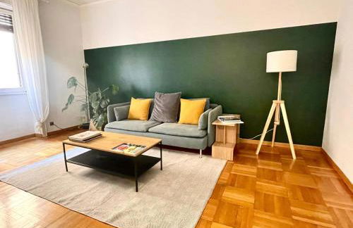 Downtown Milan Chic Apartment - Quiet Retreat with Free WIFI & Air Conditioning - Photo 2