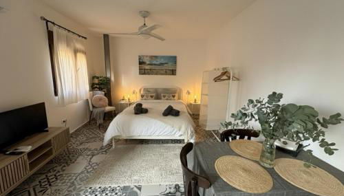 Precioso apartamento con a/a en Ruzafa con terracita privada y acceso a un jardín, para 2-3 personas - Photo 2