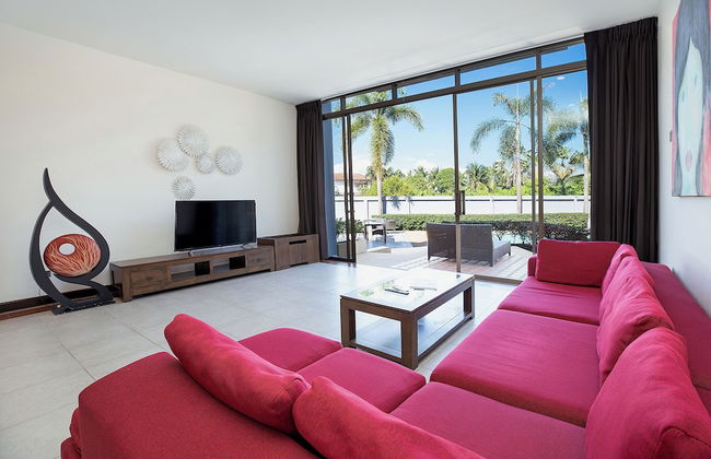 Designer 3BR Pool Access Villa Argent 8 - Foto 1