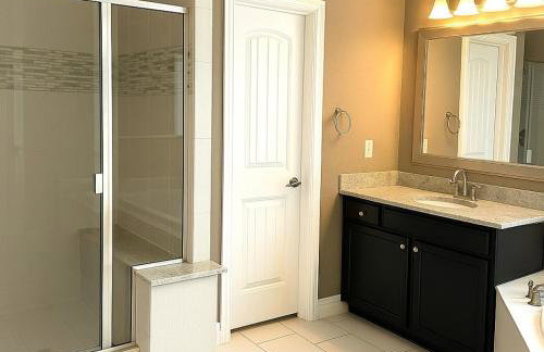 Spacious 4BR Home in Frisco Ideal for Long Stays - Foto 13