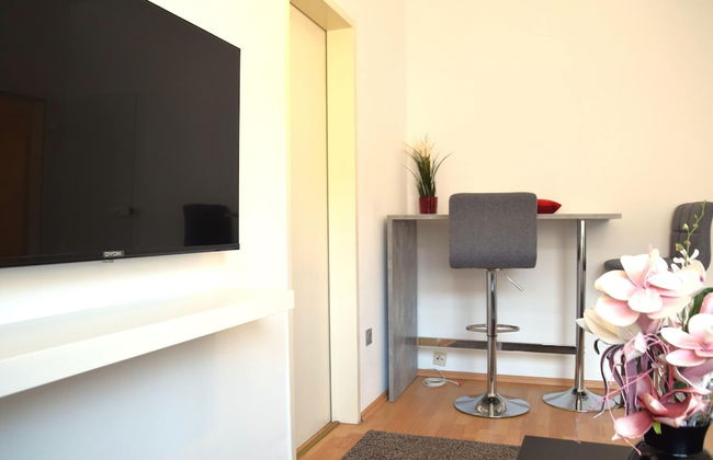 Cosy Apartment in Oberhausen With Balcony - Photo 1