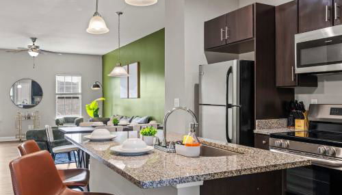 3BR Townhouse King Bed Garage Pineville - Foto 2