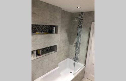 Stunning Bebington Maisonette - large private drive and entrance, good transport links - Foto 10