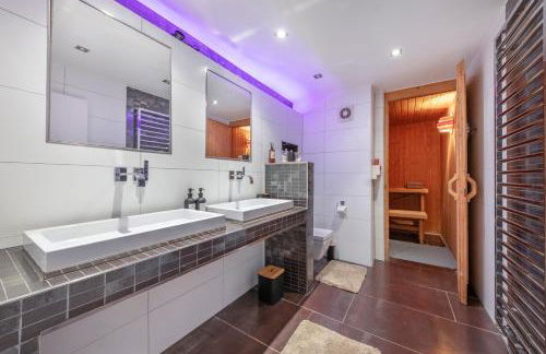 Aurion Residence - Indoor Pool, Sauna , Jacuzzi & Fitness - Foto 35