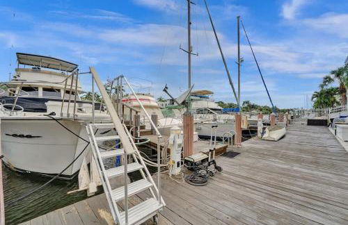 Beach Isles Modern 1BR Waterfront Apartment with Patio - Foto 56