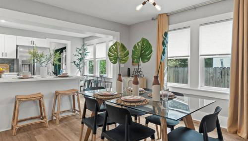 Urban Flamingo Retreat Modern Meets Tropical in this Beautiful, Updated Pet Friendly 3BD Pool Home with Outdoor Living Space - Foto 4