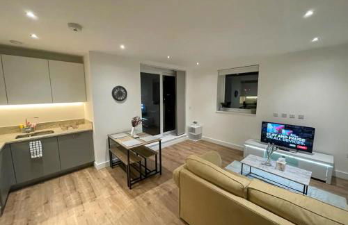 2BR 2BA Top Floor Penthouse Apartment in RG2 - Ideal for Business Travellers & Contractors, Free Parking & Sleeps Up To 6 - Foto 12