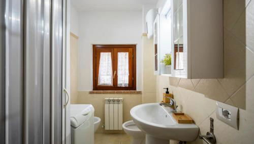 New with private parking, 5 min to the lake, WiFi - Foto 5