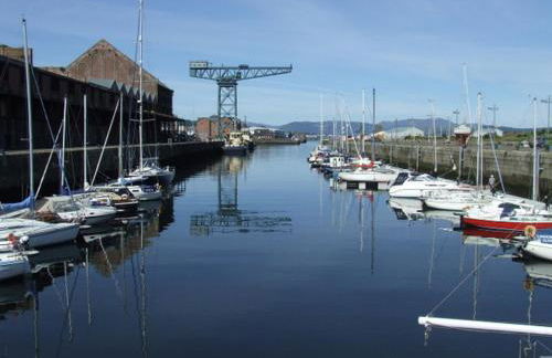 RIVER CLYDE VIEWS - PRIVATE & SPACIOUS APARTMENT - Photo 51