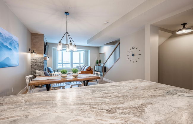 Grizzly Ridge Getaway Brand New, Hot Tub, Sleeps 11 - Photo 27