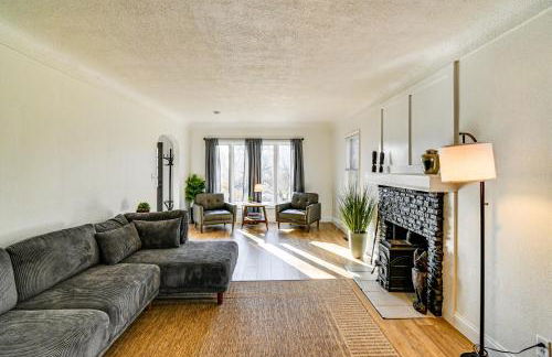 Home with Spacious Yard, 3 Mi to Dtwn Des Moines! - Foto 6