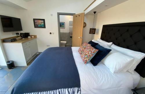 1 bedroom suite in Holt with parking - Photo 2