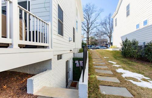 Modern 2BR Retreat, Close to DC & Airport - Photo 18