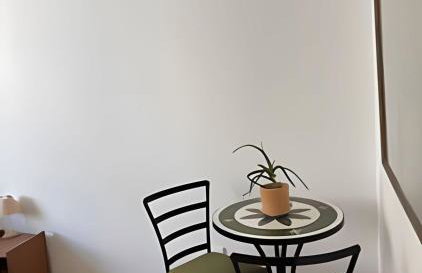 Lindo Quarto e sala em frente metro da Carioca - Foto 10