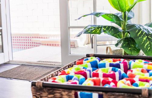 Gorgeous home away from home 3 bed 3 bath W/ pool - Foto 26