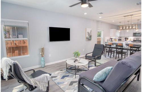 Newly Remodeled 4BR 2BA Near Amazing Downtown - Foto 6