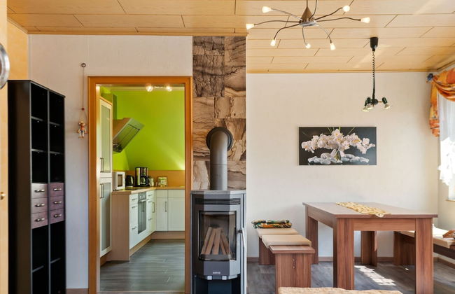 Garden View Apartment in Erzgebirge near Forest - Foto 6