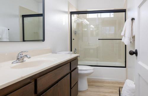 Updated & Spacious 2 BR with Free WiFi - Foto 28