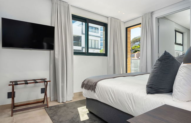 One Calais Luxury Apartments - Photo 26