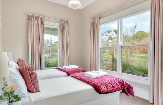 Grandview Accommodation - The Elm Tree Apartments - Photo 35