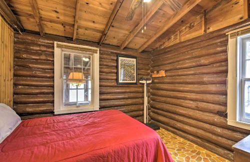 Lakefront 1930s Log Cabin with Dock and Fire Pit! - Foto 15